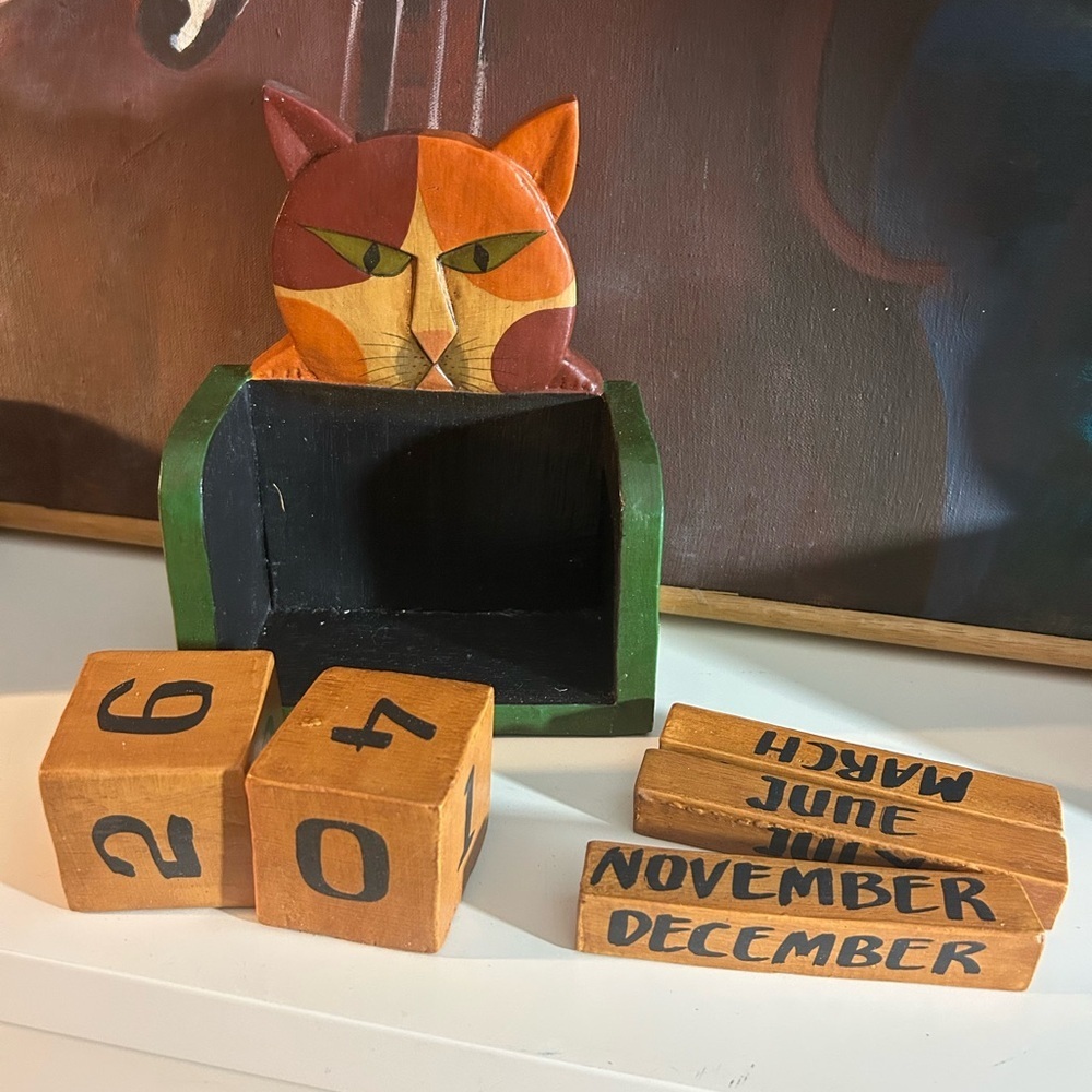 Wooden Cat Calendar with Blocks Made in Indonesia - Picture 2 of 13